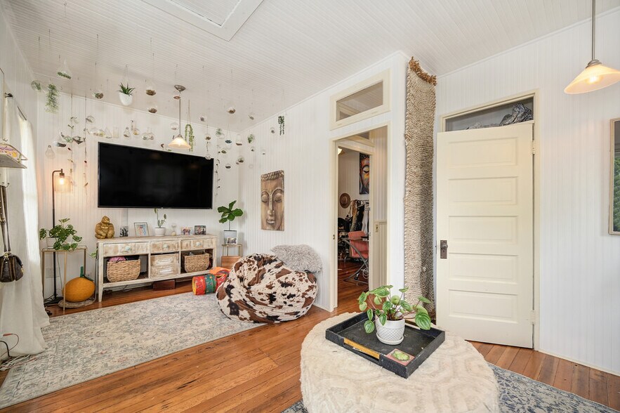 More Photos Of 1250 B St, Walnut Grove Showroom For Sale