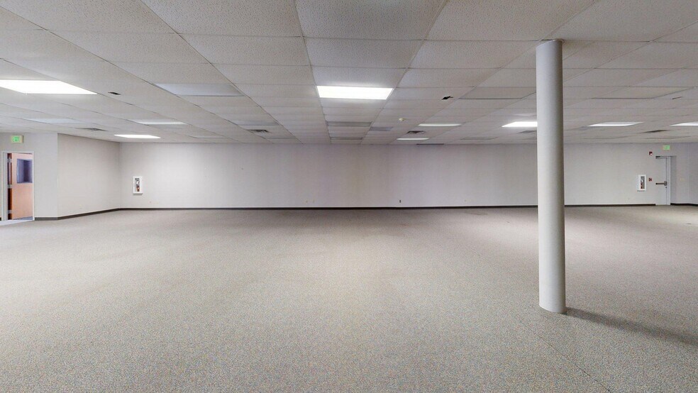 More Photos Of 8645 E Backwater Rd, North Webster Showroom For Sale