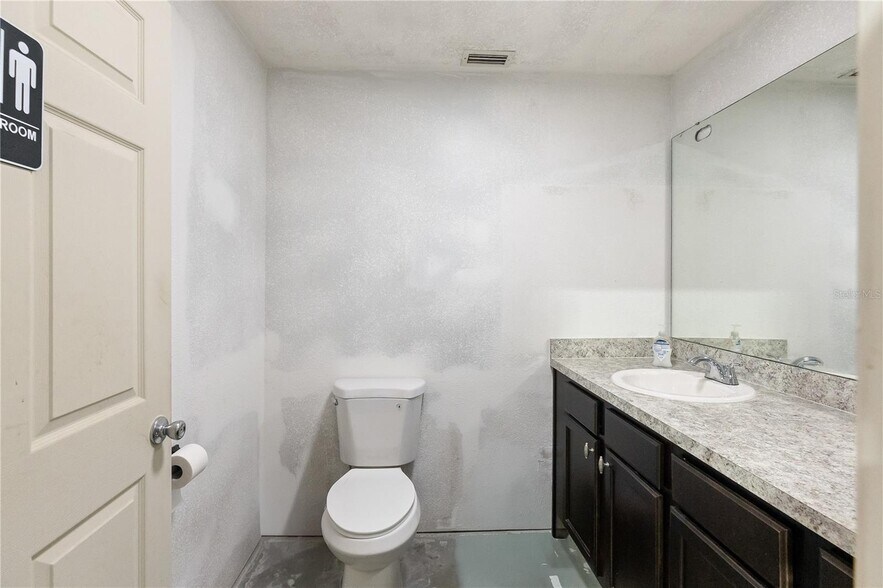 More Photos Of 904 Jan Mar Ct, Minneola Industrial For Sale