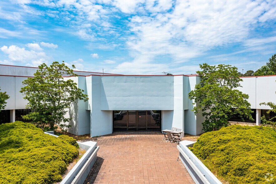 More Photos Of 6077 Fulton Industrial Blvd SW, Atlanta Warehouse For Lease