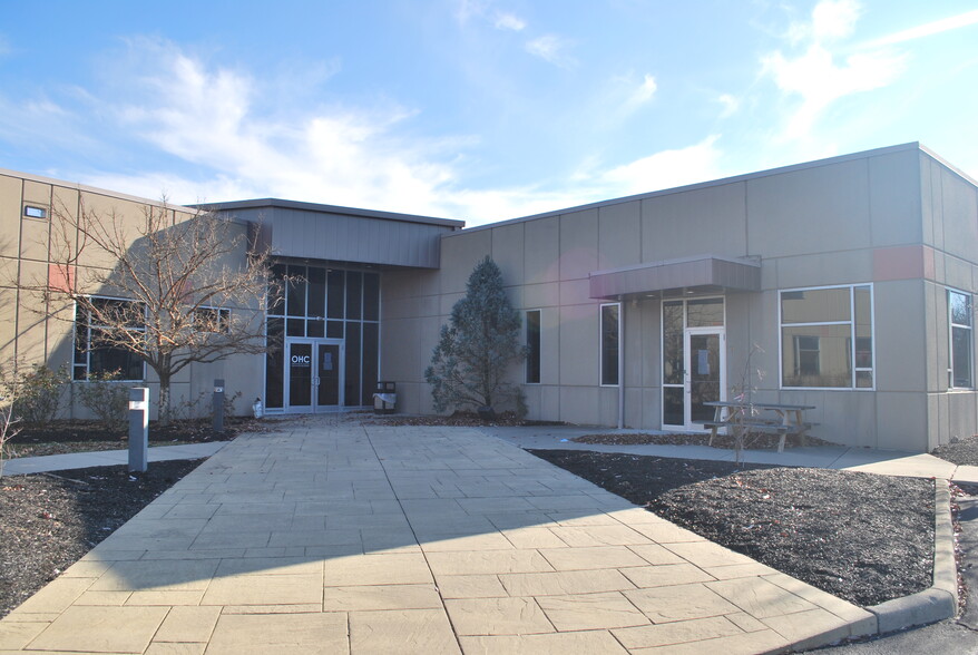 Primary Photo Of 5053 Wooster Rd, Cincinnati Office For Lease