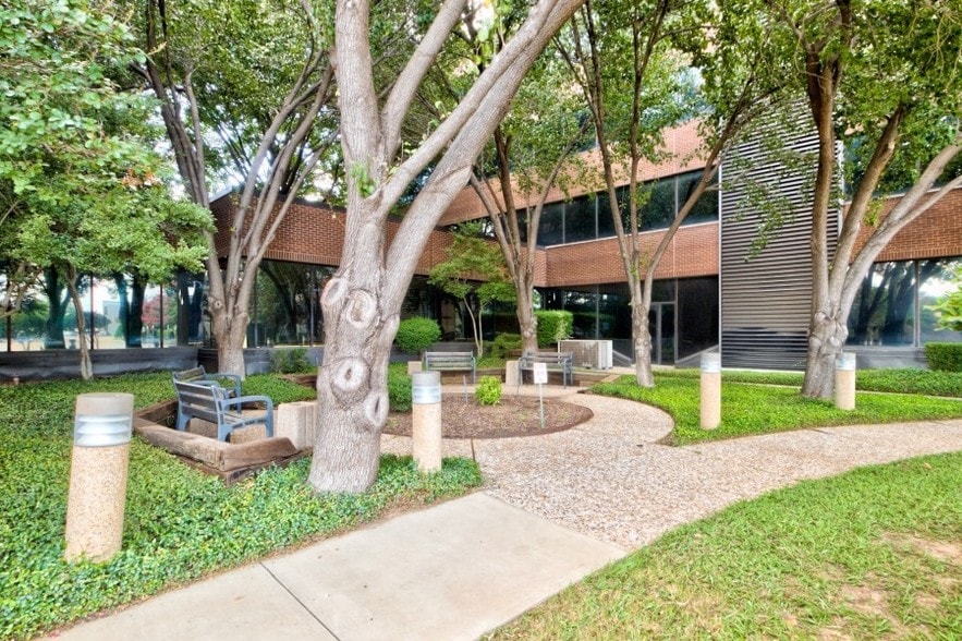 More Photos Of 1430 Empire Central Dr, Dallas Office For Lease