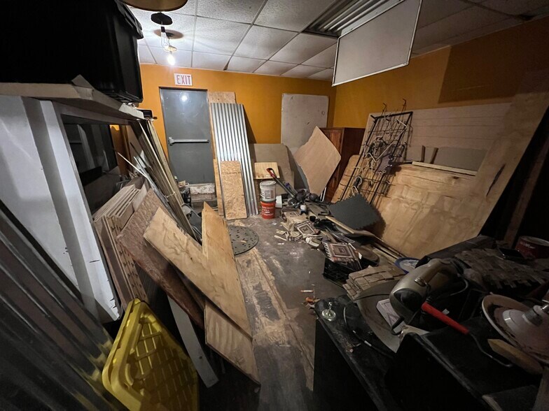 More Photos Of 839 Elizabeth Ave, Elizabeth General Retail For Sale