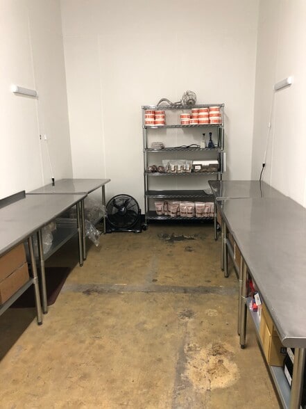 More Photos Of 8120-8144 Flannery Ct, Manassas Warehouse For Lease