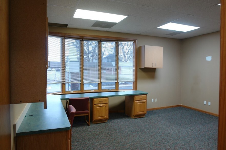 More Photos Of 103 Church St, O'Fallon Medical For Lease