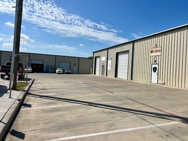 Primary Photo Of 4701 Priem Ln, Pflugerville Light Distribution For Lease