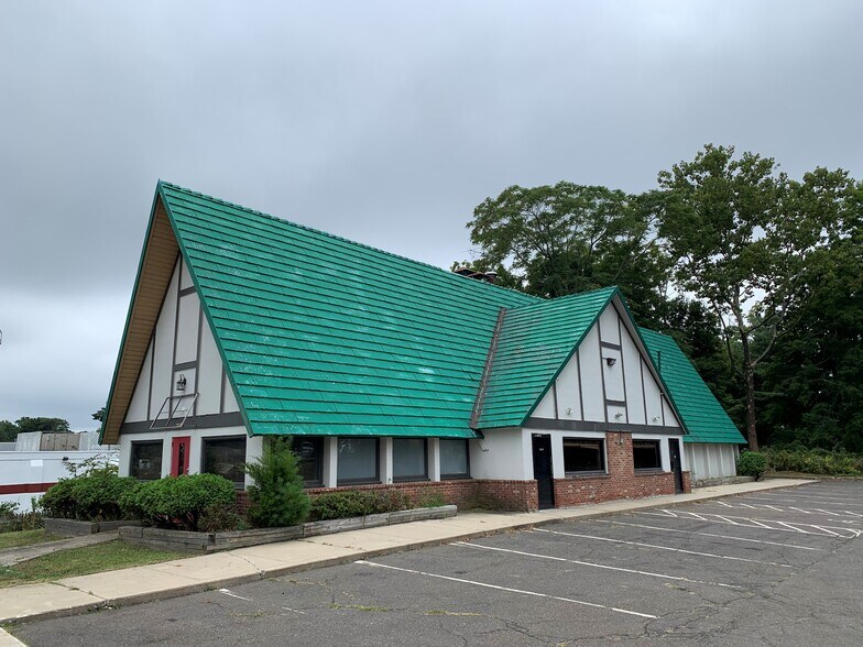 More Photos Of 520 Post Rd E, Westport Freestanding For Lease