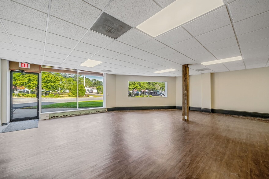 More Photos Of 10200 Main Rd, Mattituck Medical For Lease