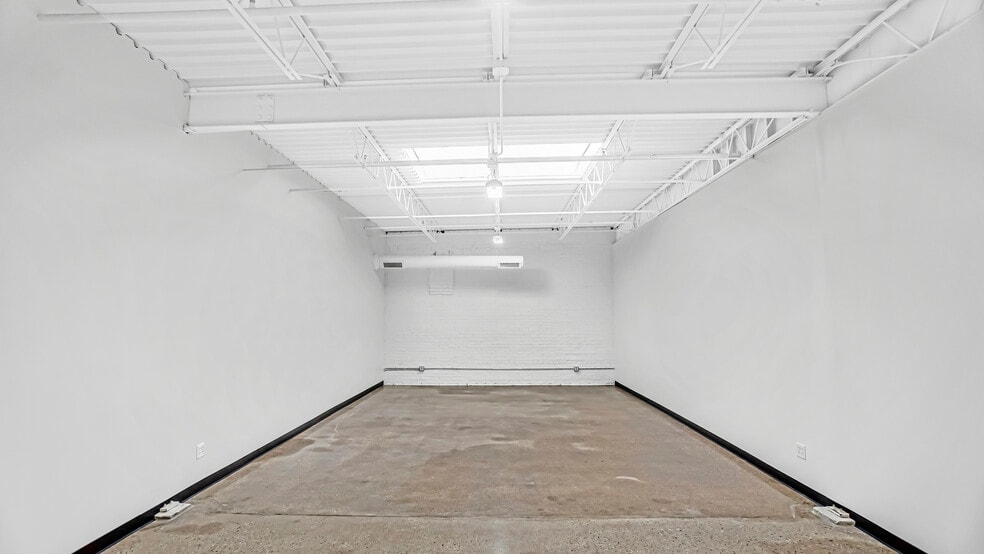 More Photos Of 4256 W Diversey Ave, Chicago Warehouse For Lease