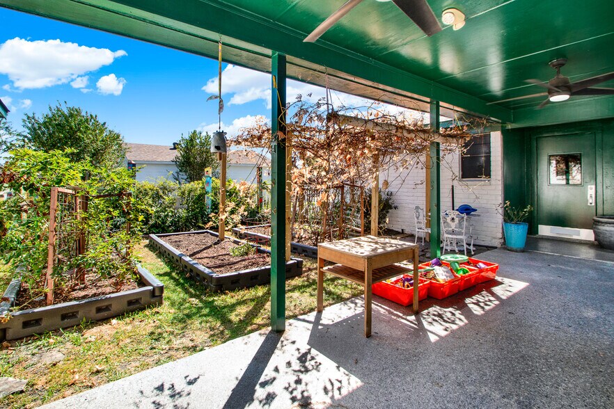 More Photos Of 17127 Red Oak Dr, Houston Flex For Sale