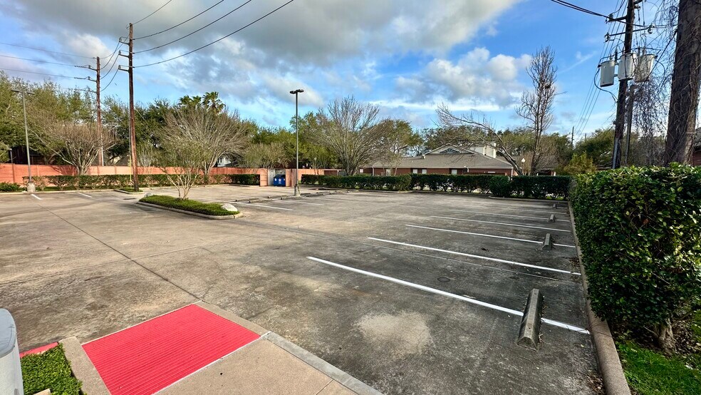 More Photos Of 3030 Edgewater Blvd, Sugar Land Medical For Sale