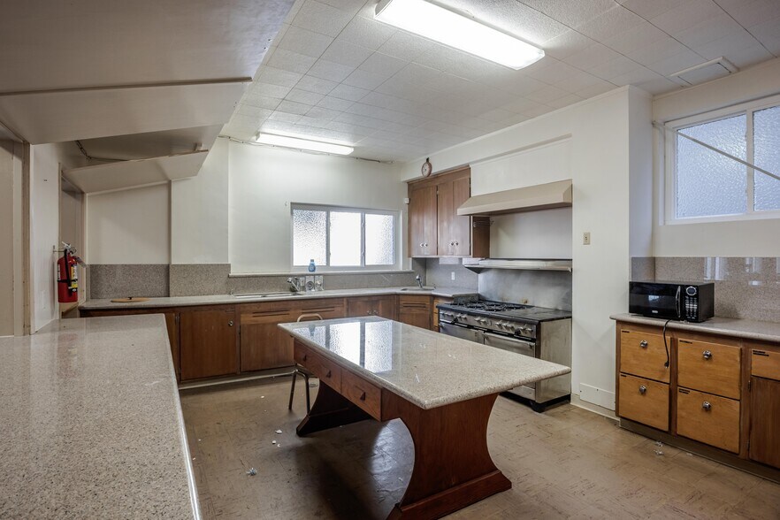 More Photos Of 4677 Tompkins Ave, Oakland Religious Facility For Sale