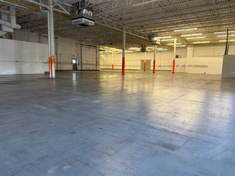 More Photos Of 185 New Boston St, Woburn Manufacturing For Lease