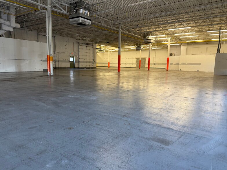 More Photos Of 185 New Boston St, Woburn Manufacturing For Lease
