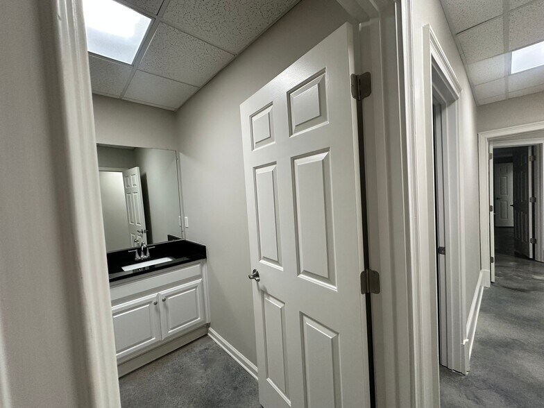 More Photos Of 5920 Odell St, Cumming Office For Sale