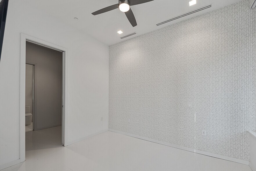 More Photos Of 400 S Old Woodward Ave, Birmingham Apartments For Sale