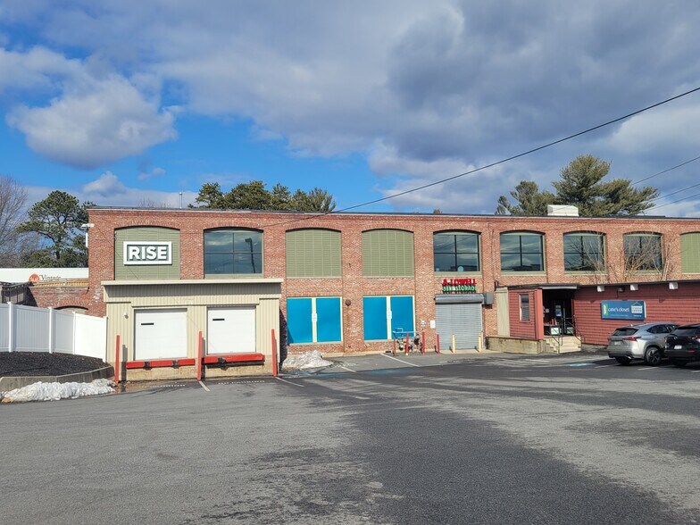 More Photos Of 100 Pleasant St, Dracut Self Storage For Lease
