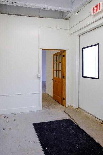 More Photos Of 408 W Main St, Benton Harbor Freestanding For Lease