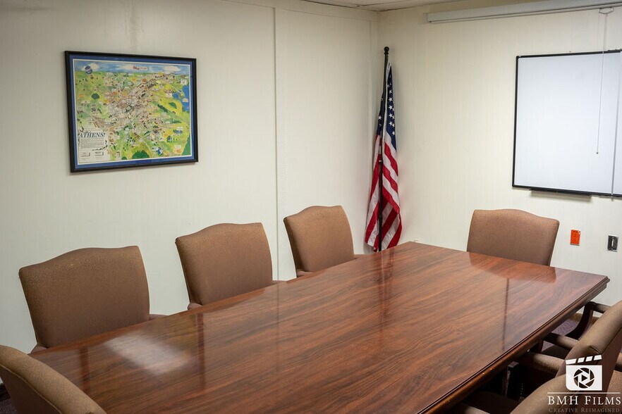 More Photos Of 707-709 N Palestine St, Athens Medical For Lease