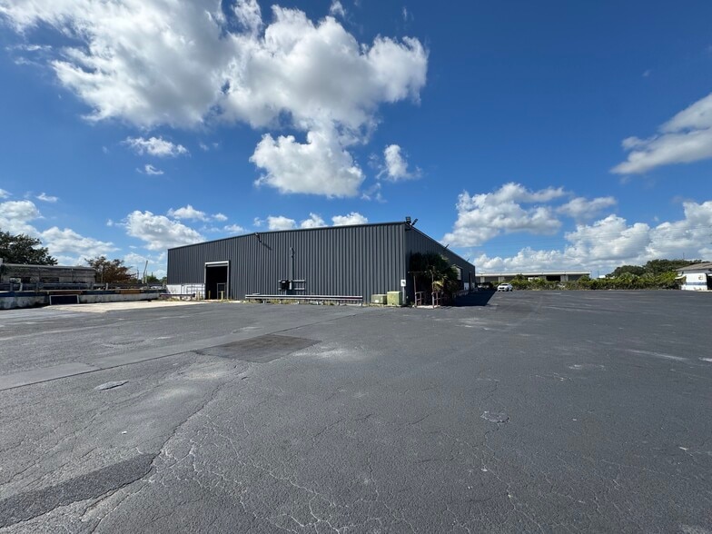 More Photos Of 2910 Cargo St, Fort Myers Warehouse For Lease