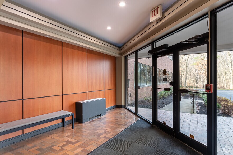 More Photos Of 200 Cordwainer Dr, Norwell Office For Lease