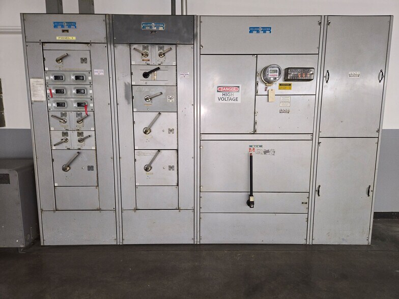 More Photos Of 16750 Schoenborn St, North Hills Flex For Sale