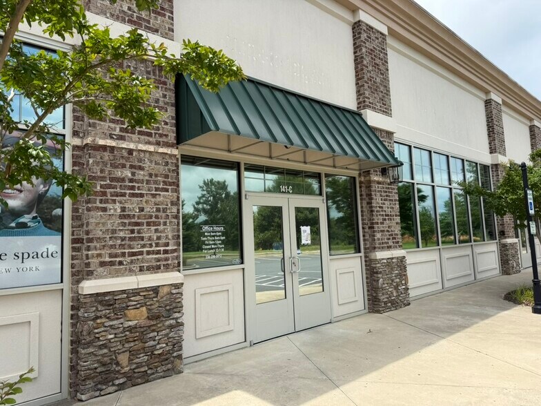 More Photos Of 141 Spruce Pine Way, King Healthcare For Lease