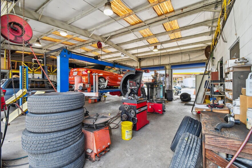 More Photos Of 2350 N Ponce De Leon Blvd, Saint Augustine Service Station For Sale