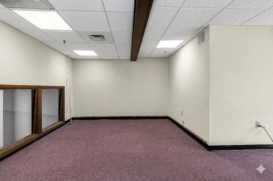 More Photos Of 464-468 Essex St @ Hampshire st, Lawrence Office For Sale