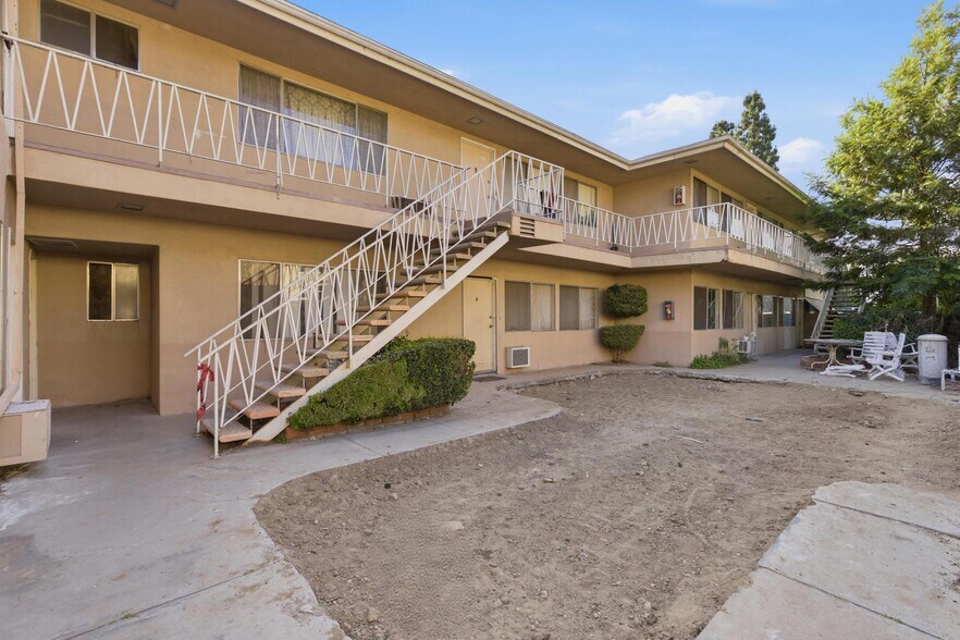 More Photos Of 18611 Clark St, Tarzana Apartments For Sale