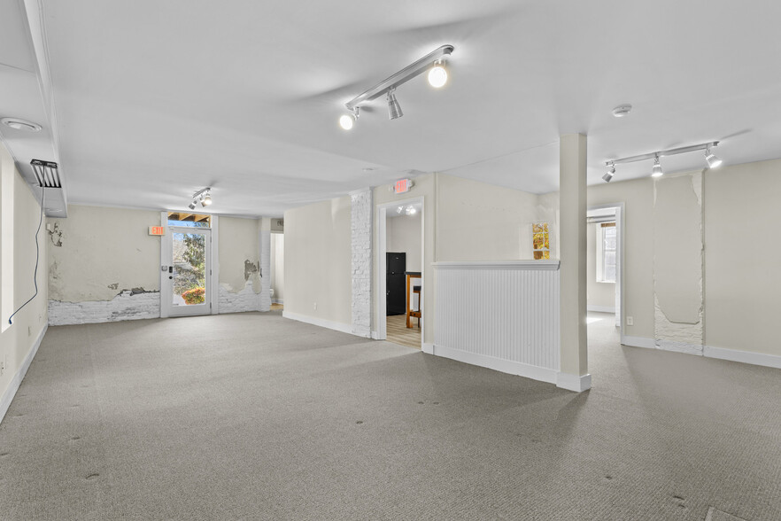 More Photos Of 90 E Moreno St, Buford Office Residential For Sale