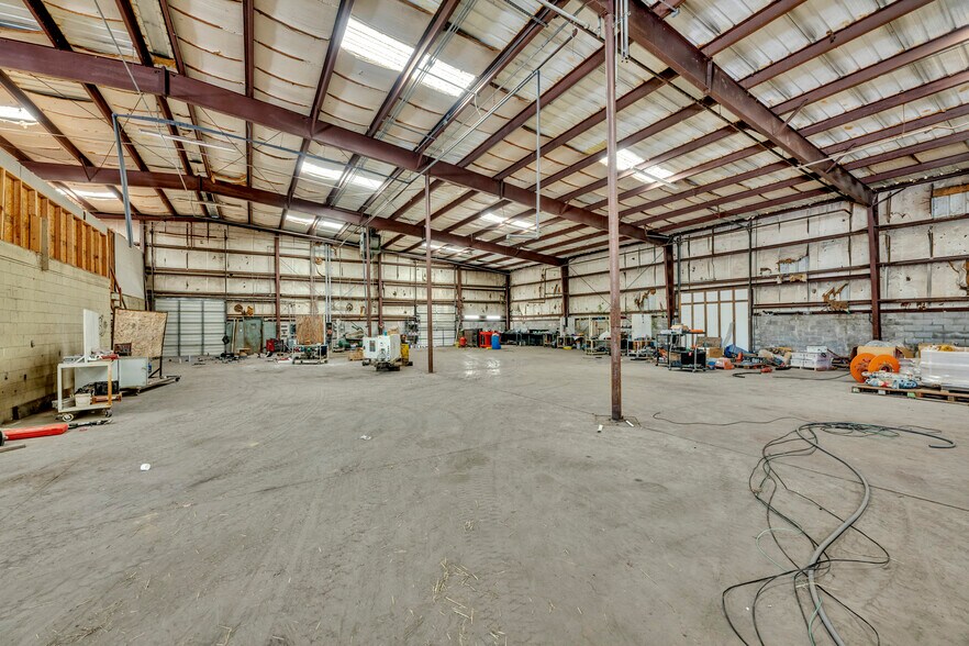 More Photos Of 200 4th St W, Birmingham Warehouse For Lease