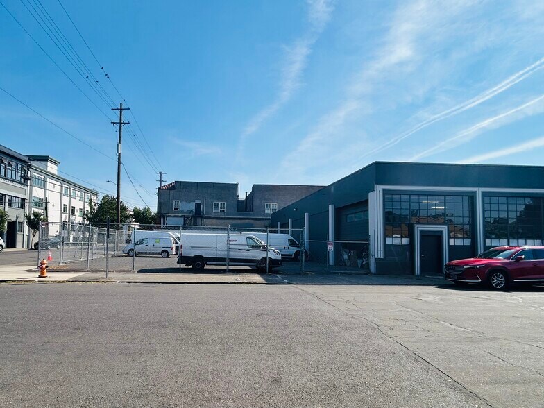 More Photos Of 712 SE 7th Ave, Portland Warehouse For Sale