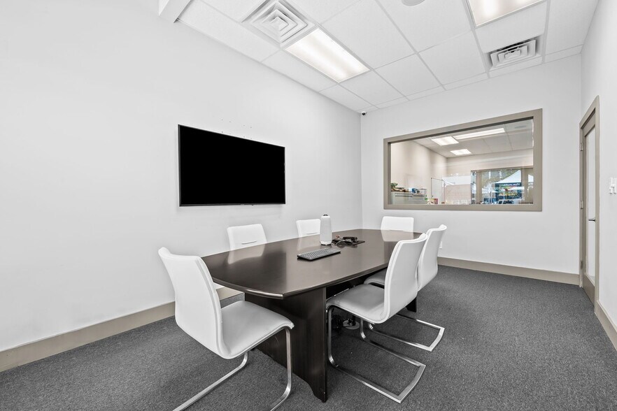 More Photos Of 3309 NE 33rd St, Fort Lauderdale General Retail For Lease