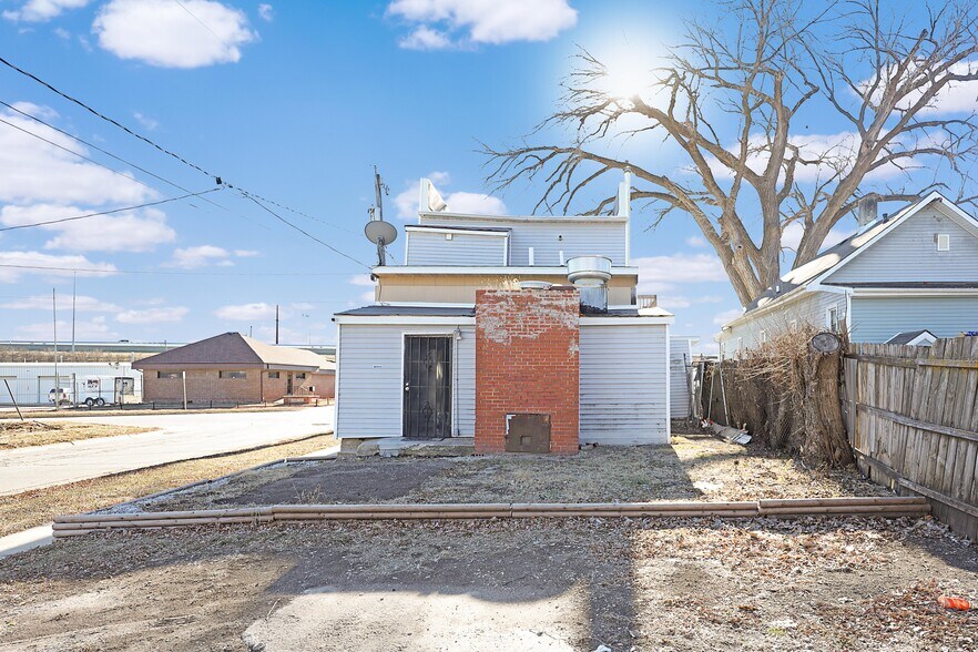 More Photos Of 1850 Easton Blvd, Des Moines Storefront Retail Residential For Sale