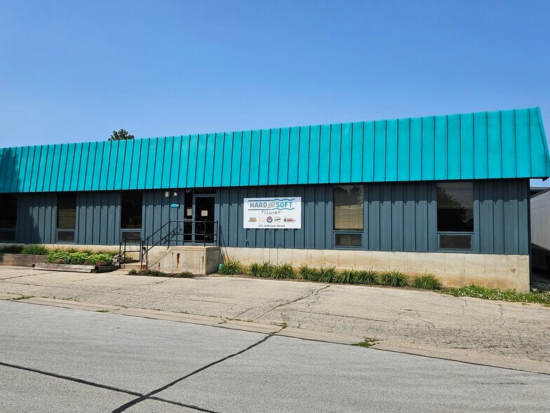 More Photos Of 525 Jefferson St, Fort Atkinson Manufacturing For Sale