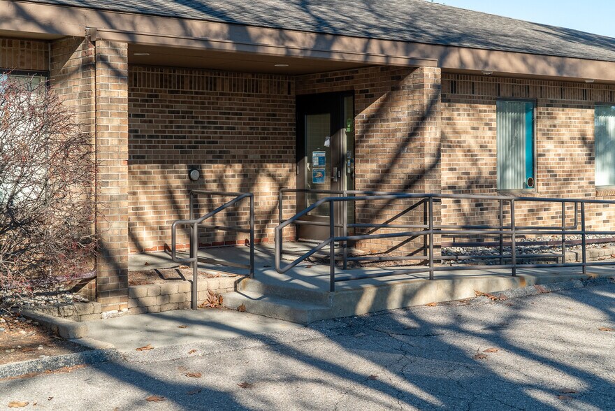 More Photos Of 16826-16824 Newburgh Rd, Livonia Medical For Sale