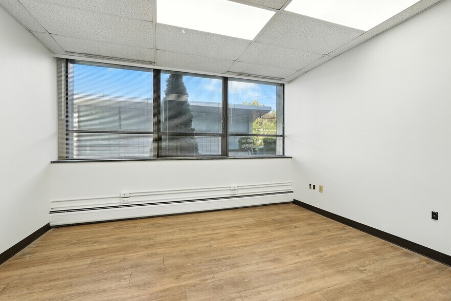 More Photos Of 117 Park Ave, West Springfield Office For Sale