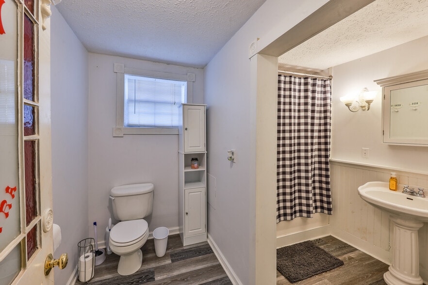 More Photos Of 126 N Wilson St, Dresden General Retail For Sale