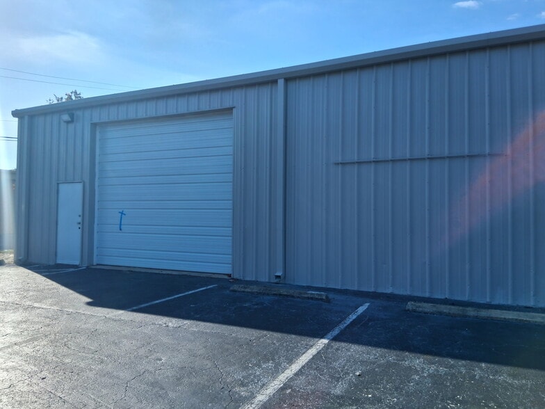 Primary Photo Of 1202-2 NE Pine Island Rd, Cape Coral Warehouse For Lease