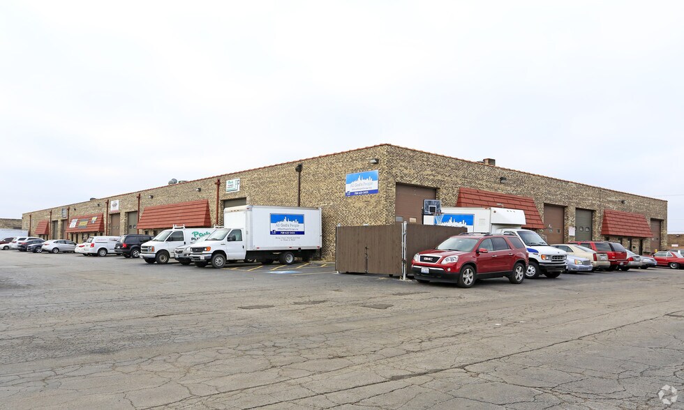 More Photos Of 15624-15658 S 70th Ct, Orland Park Distribution For Lease