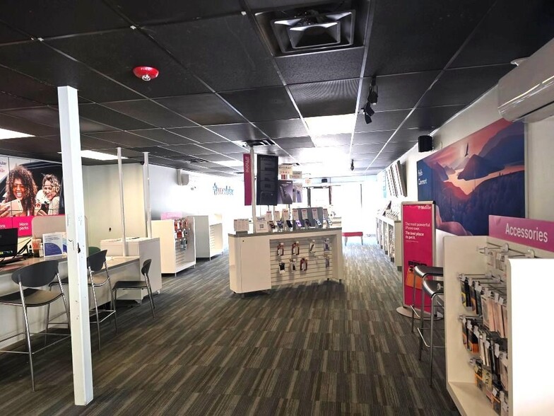 More Photos Of 126 Washington St, Claremont Storefront For Lease