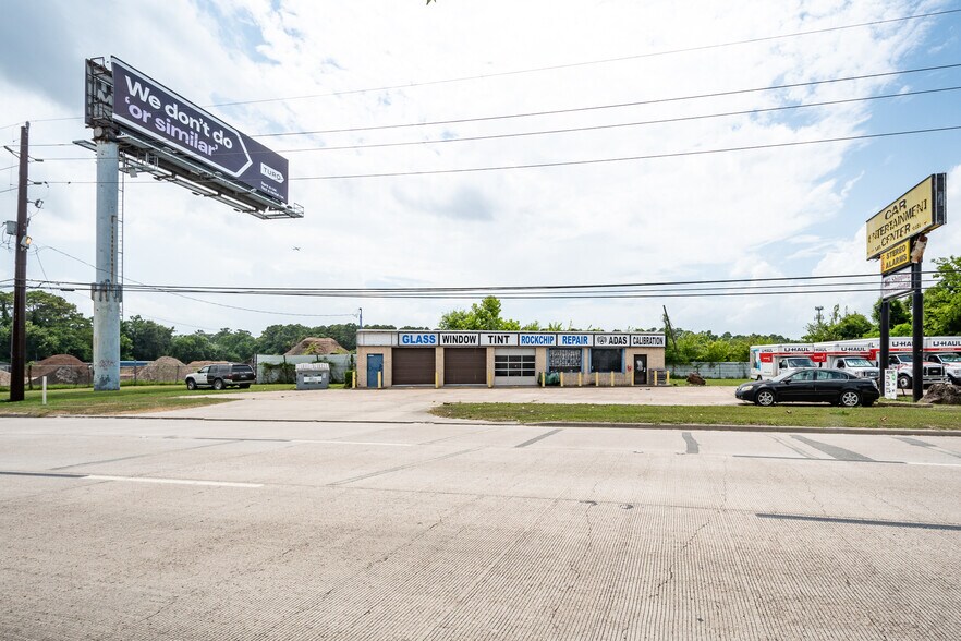More Photos Of 17717 Highway 59 N, Humble Auto Repair For Sale