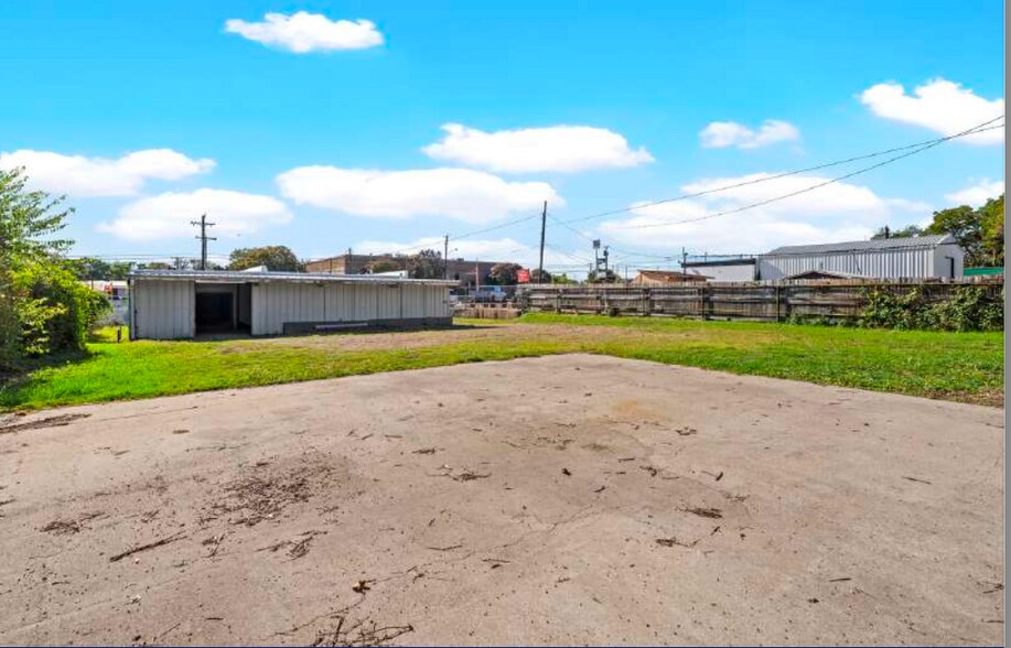 More Photos Of 2125 Franklin Ave, Waco Warehouse For Lease