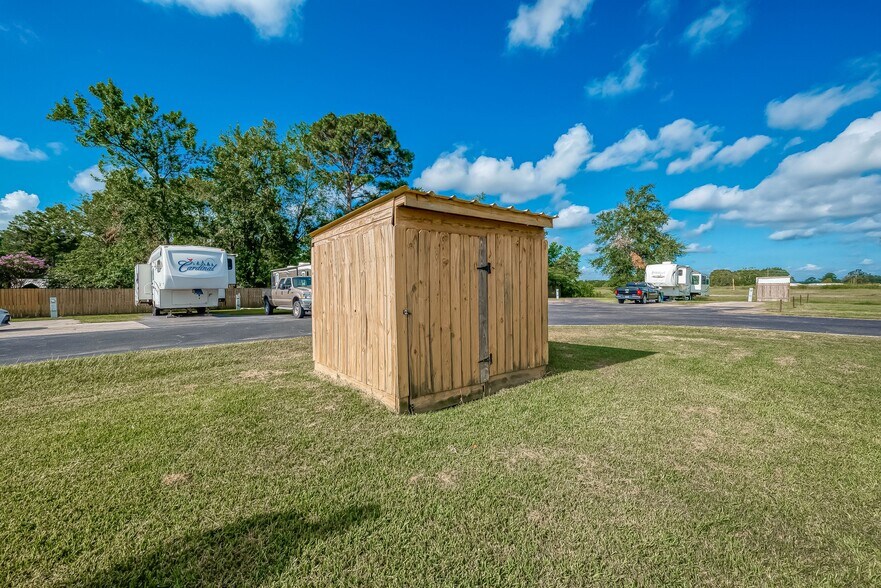 More Photos Of 16181 Lindstrom Rd, Crosby Trailer Camper Park For Sale