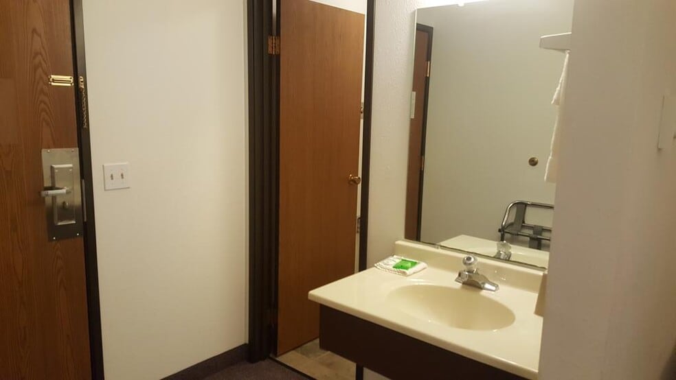 More Photos Of 427 2nd Avenue NW, Wibaux Hotel For Sale