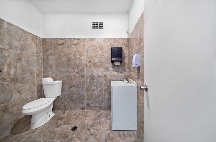 More Photos Of 1201-1223 W Flagler St, Miami Apartments For Lease
