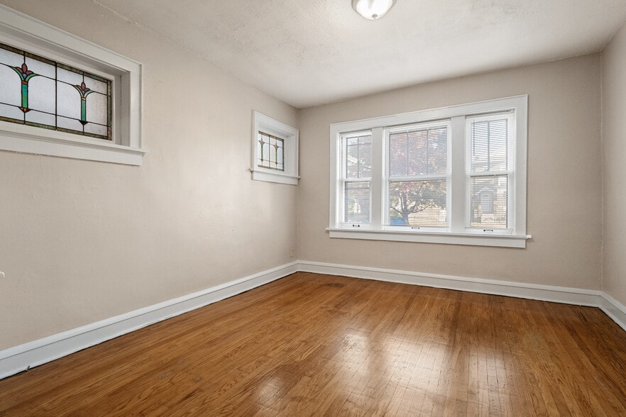 More Photos Of 4950 Winona Ave, Saint Louis Apartments For Sale