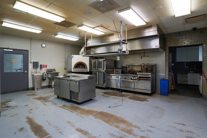 More Photos Of 1825 W Main St, Fort Wayne Warehouse For Sale