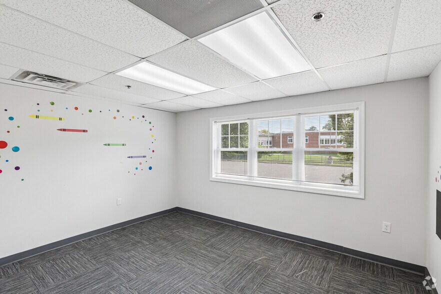 More Photos Of 190 N Evergreen Ave, Woodbury Office For Sale